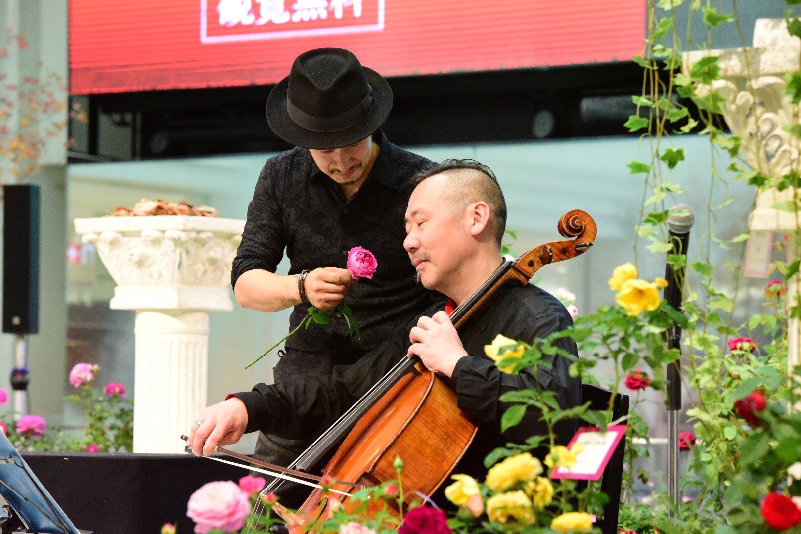 11.3-『Rose-Evangelist』feat.-四家卯大(cellist)レイチェル・チャン(J-WAVEナビゲーター)-01 11.3-『Rose-Evangelist』feat.-四家卯大(cellist)レイチェル・チャン(J-WAVEナビゲーター)-01